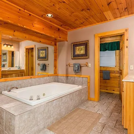 Dog Friendly Secluded Cabin Whot-Tub & Sleeps 12 Pigeon Forge Exterior photo