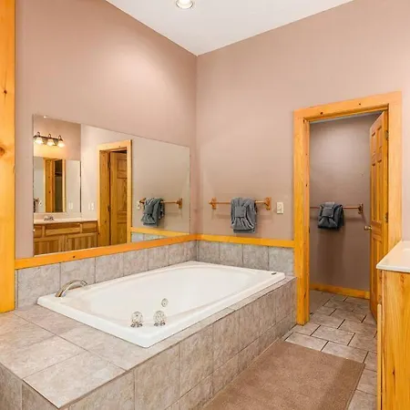 Dog Friendly Secluded Cabin Whot-Tub & Sleeps 12 Pigeon Forge Exterior photo