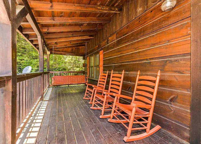 Dog Friendly Secluded Cabin Whot-Tub & Sleeps 12