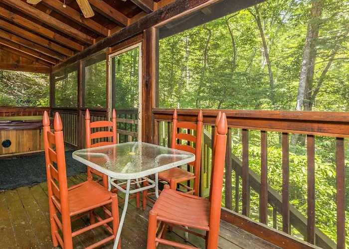 Dog Friendly Secluded Cabin Whot-Tub & Sleeps 12