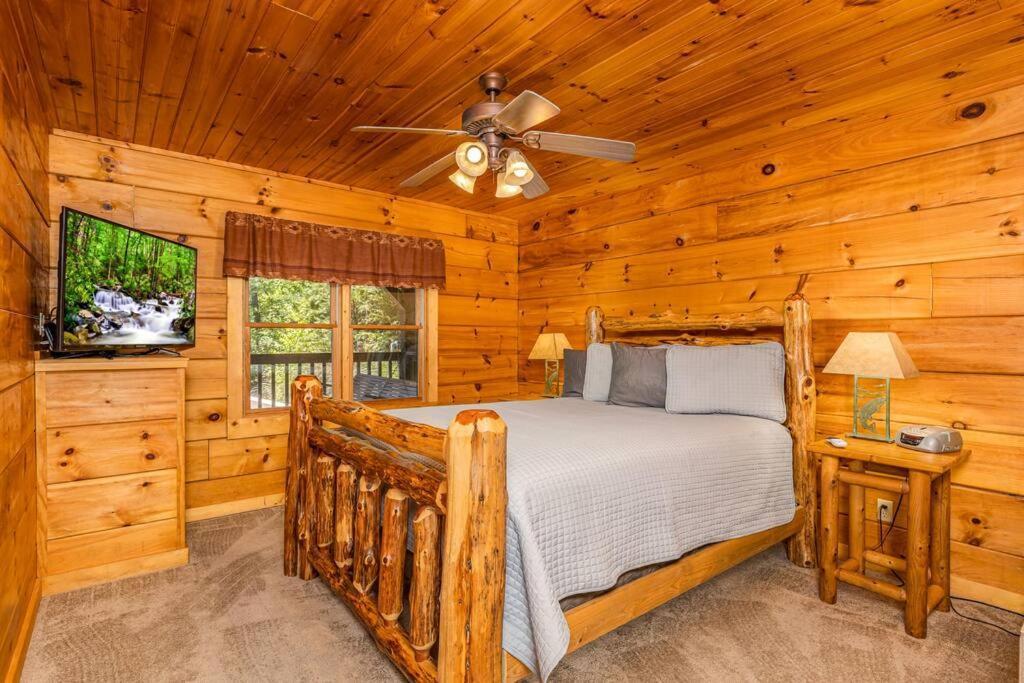 Dog Friendly Secluded Whot-tub & Sleeps 12
