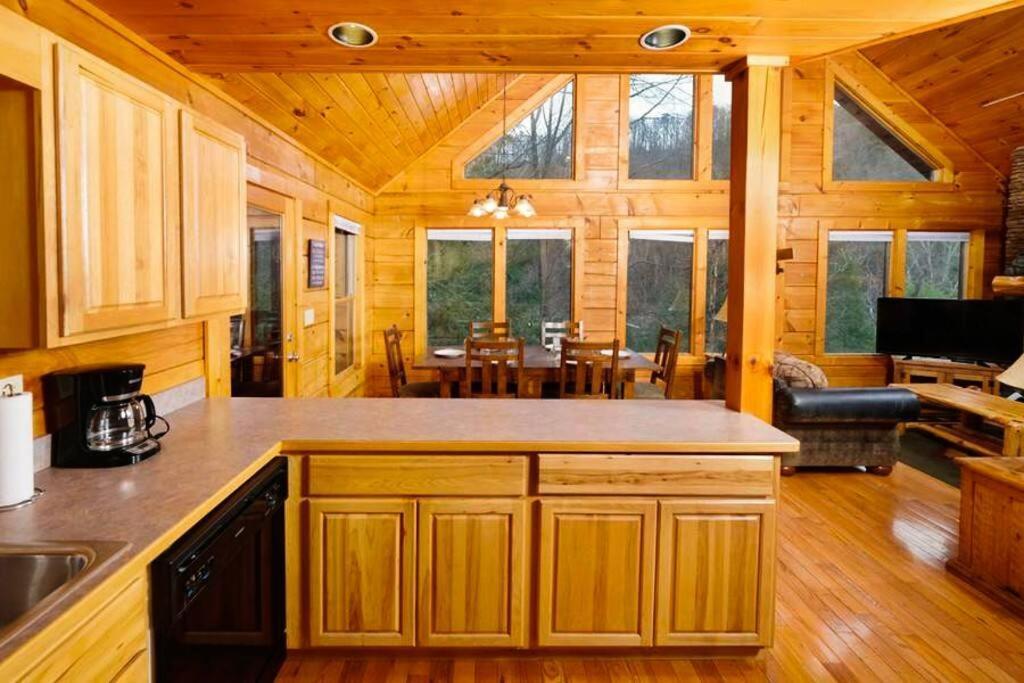 Сasa de vacaciones Dog Friendly Secluded Whot-tub & Sleeps 12 *