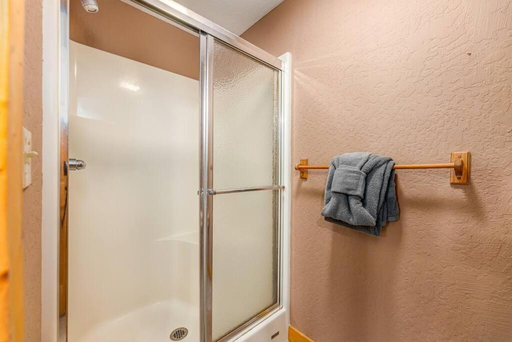 Dog Friendly Secluded Whot-tub & Sleeps 12 * Pigeon Forge