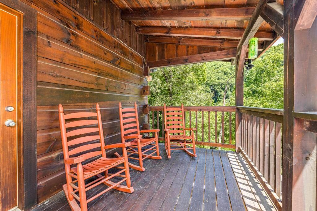 Dog Friendly Secluded Whot-tub & Sleeps 12 Holiday home Pigeon Forge