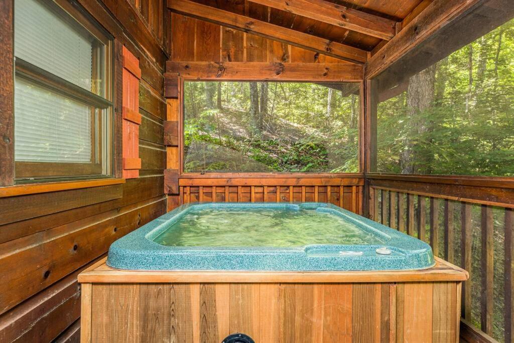 Dog Friendly Secluded Whot-tub & Sleeps 12 Holiday home