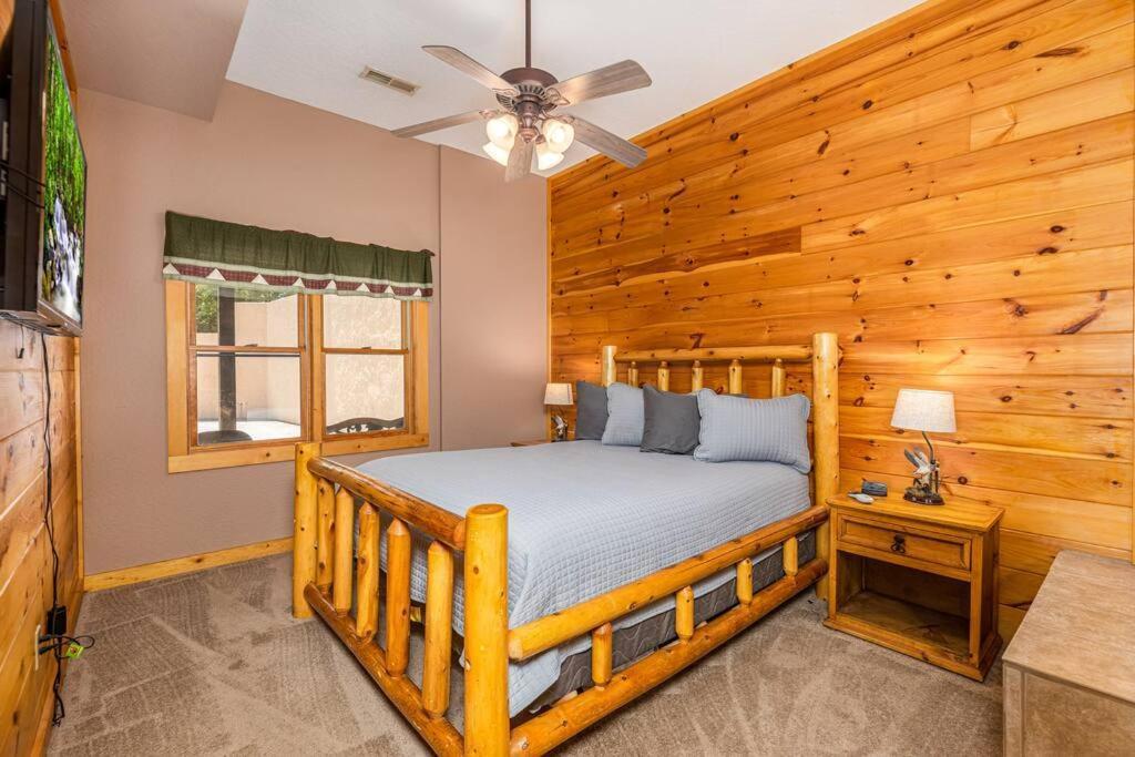 Dog Friendly Secluded Whot-tub & Sleeps 12 *
