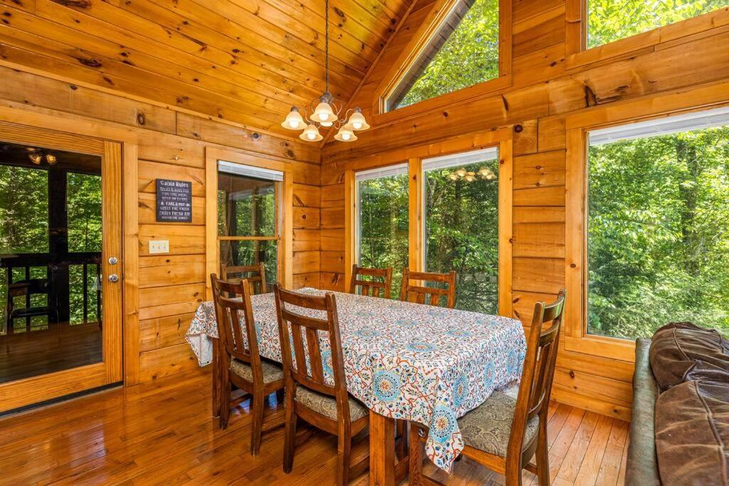 Holiday home Dog Friendly Secluded Whot-tub & Sleeps 12 Pigeon Forge