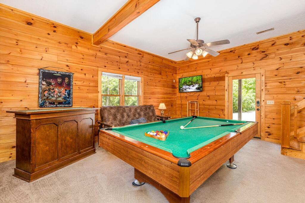 Dog Friendly Secluded Whot-tub & Sleeps 12 Holiday home Pigeon Forge